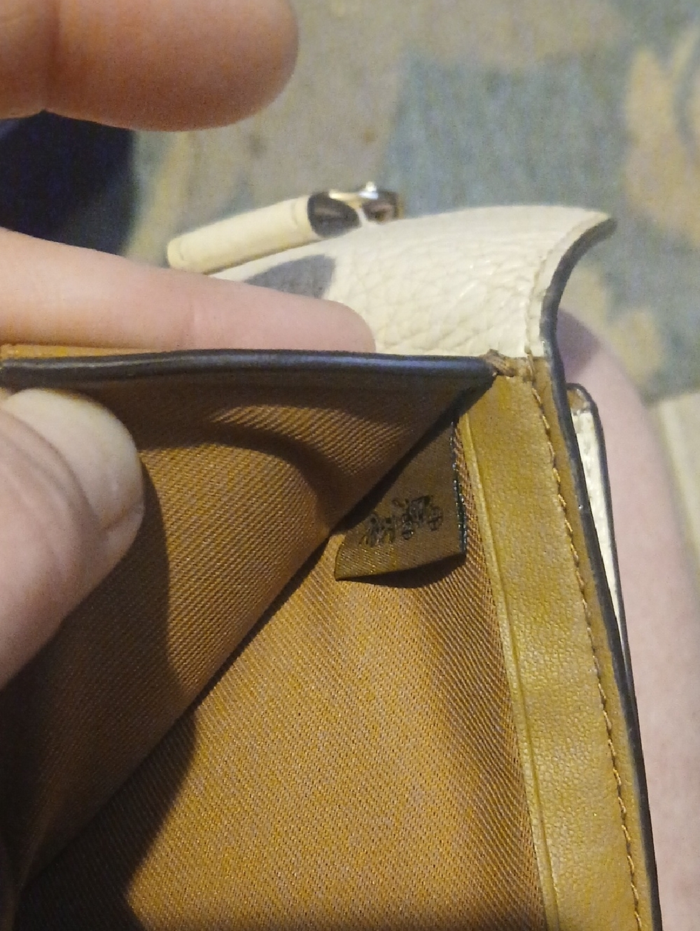 Coach Pebbled Leather Small Wallet in Off-White with Gold Turnlock - Picture 4 of 6
